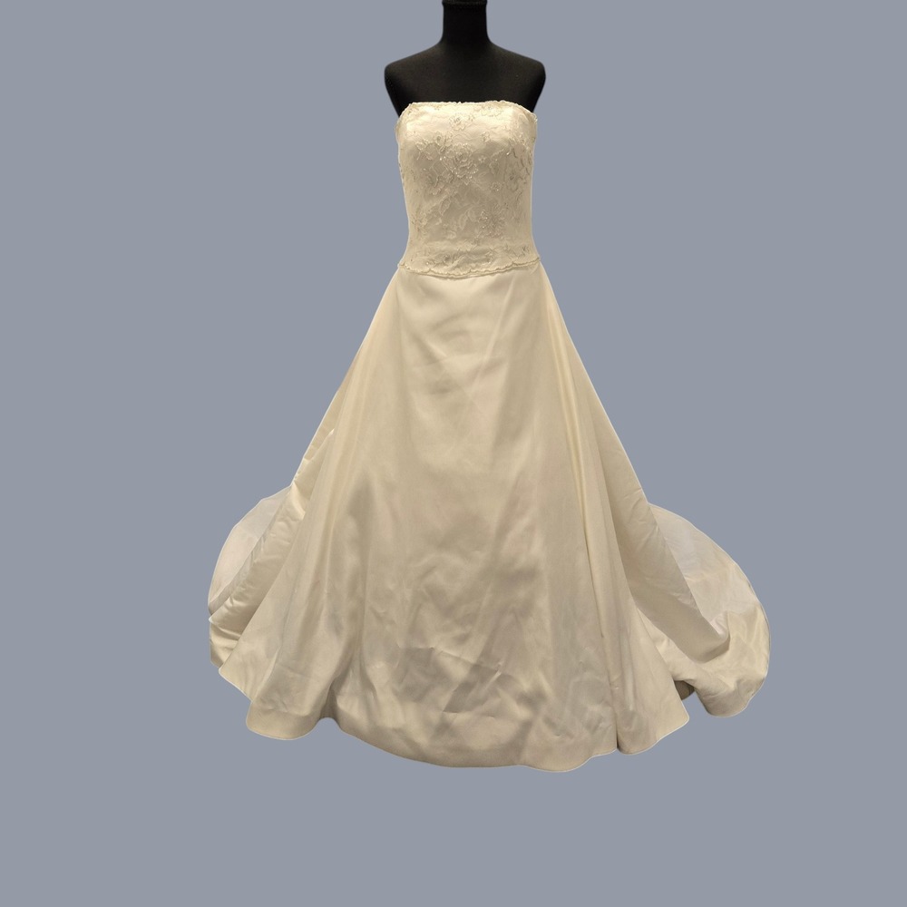 Mariano Wedding Dress Size 8 Strapless Beaded Lace A-Line Satin Bridal Gown